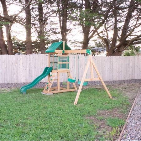 Private Home - Playground, Jumping Mat, Bbq, Darts, Firepit, Gazebo, 4 Smart Tvs, White Cotton Bedding, - The Redwood Cul-De Sac Beach Retreat Кресент-Сіті Екстер'єр фото