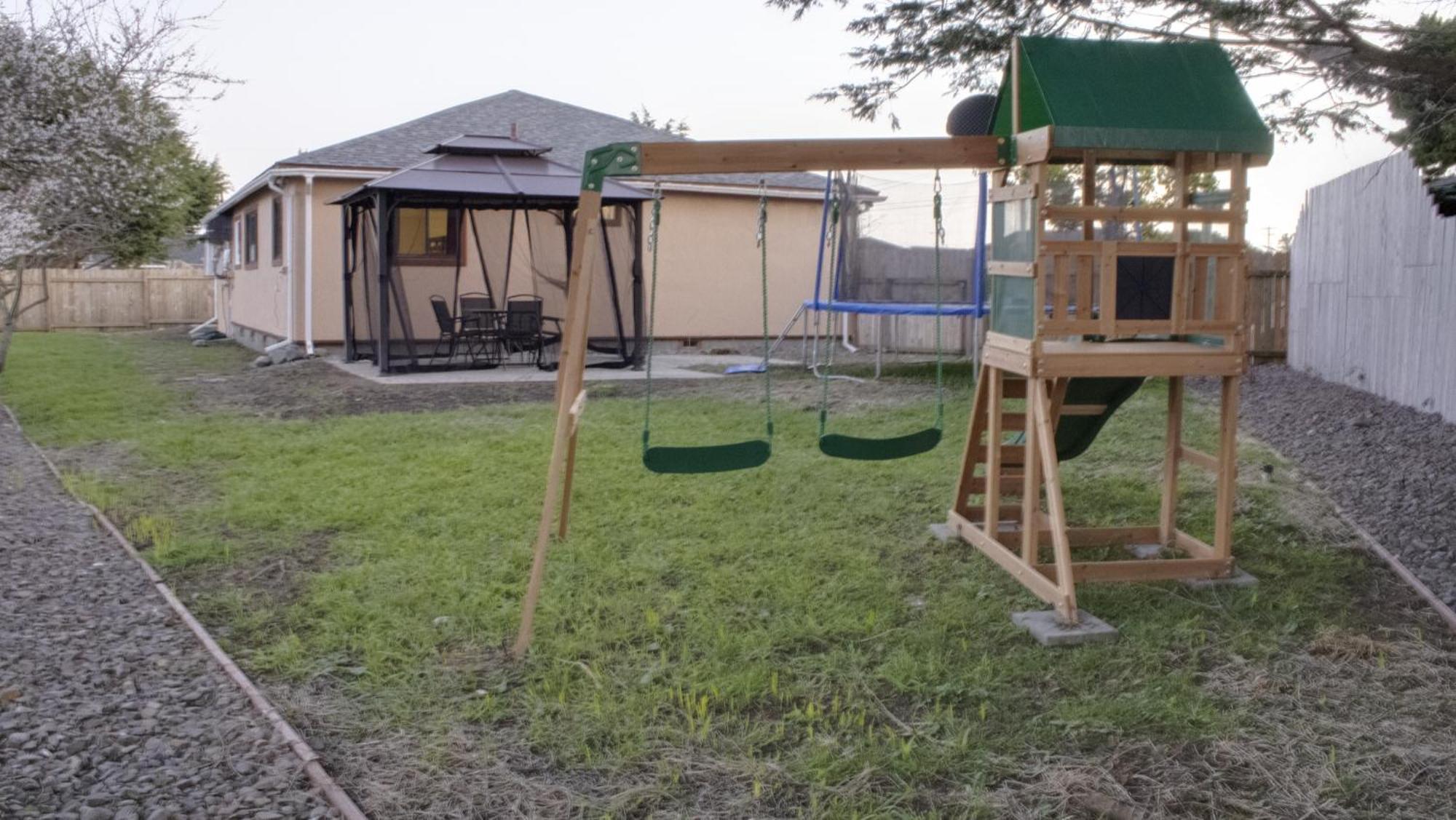 Private Home - Playground, Jumping Mat, Bbq, Darts, Firepit, Gazebo, 4 Smart Tvs, White Cotton Bedding, - The Redwood Cul-De Sac Beach Retreat Кресент-Сіті Екстер'єр фото