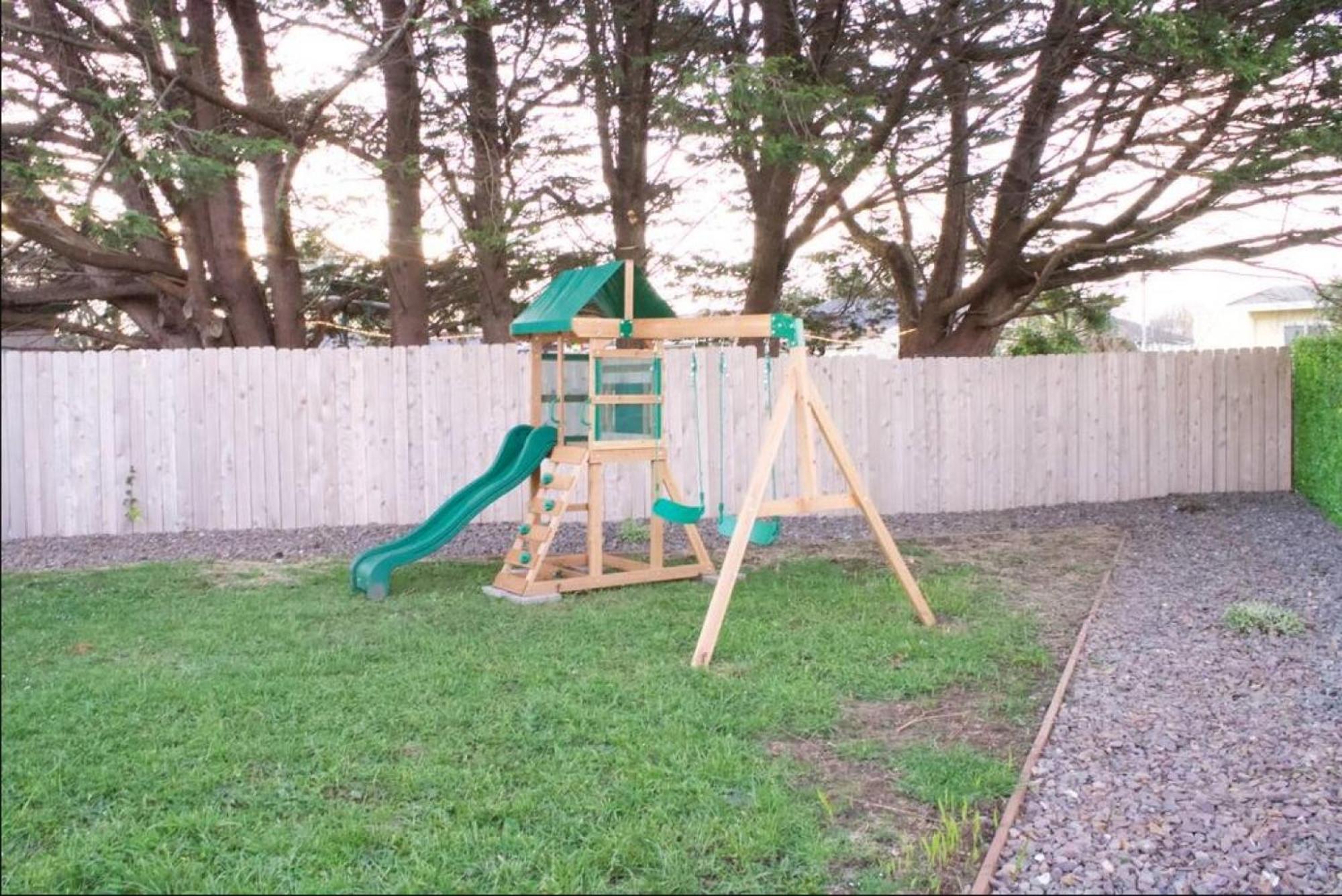 Private Home - Playground, Jumping Mat, Bbq, Darts, Firepit, Gazebo, 4 Smart Tvs, White Cotton Bedding, - The Redwood Cul-De Sac Beach Retreat Кресент-Сіті Екстер'єр фото