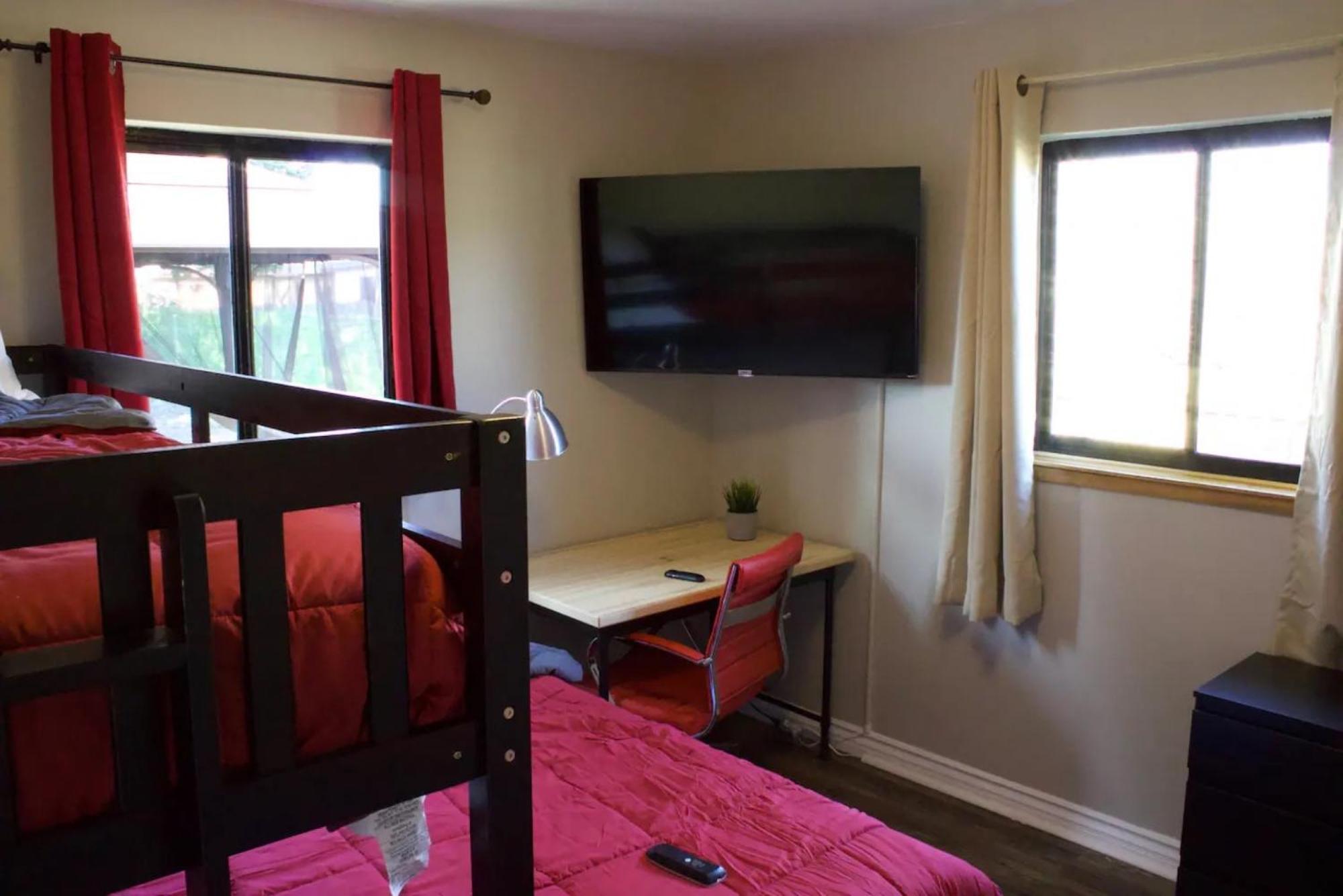 Private Home - Playground, Jumping Mat, Bbq, Darts, Firepit, Gazebo, 4 Smart Tvs, White Cotton Bedding, - The Redwood Cul-De Sac Beach Retreat Кресент-Сіті Екстер'єр фото